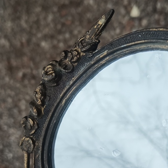 VTG (2) Brass Oval Wall Decor - Picture 11 of 13